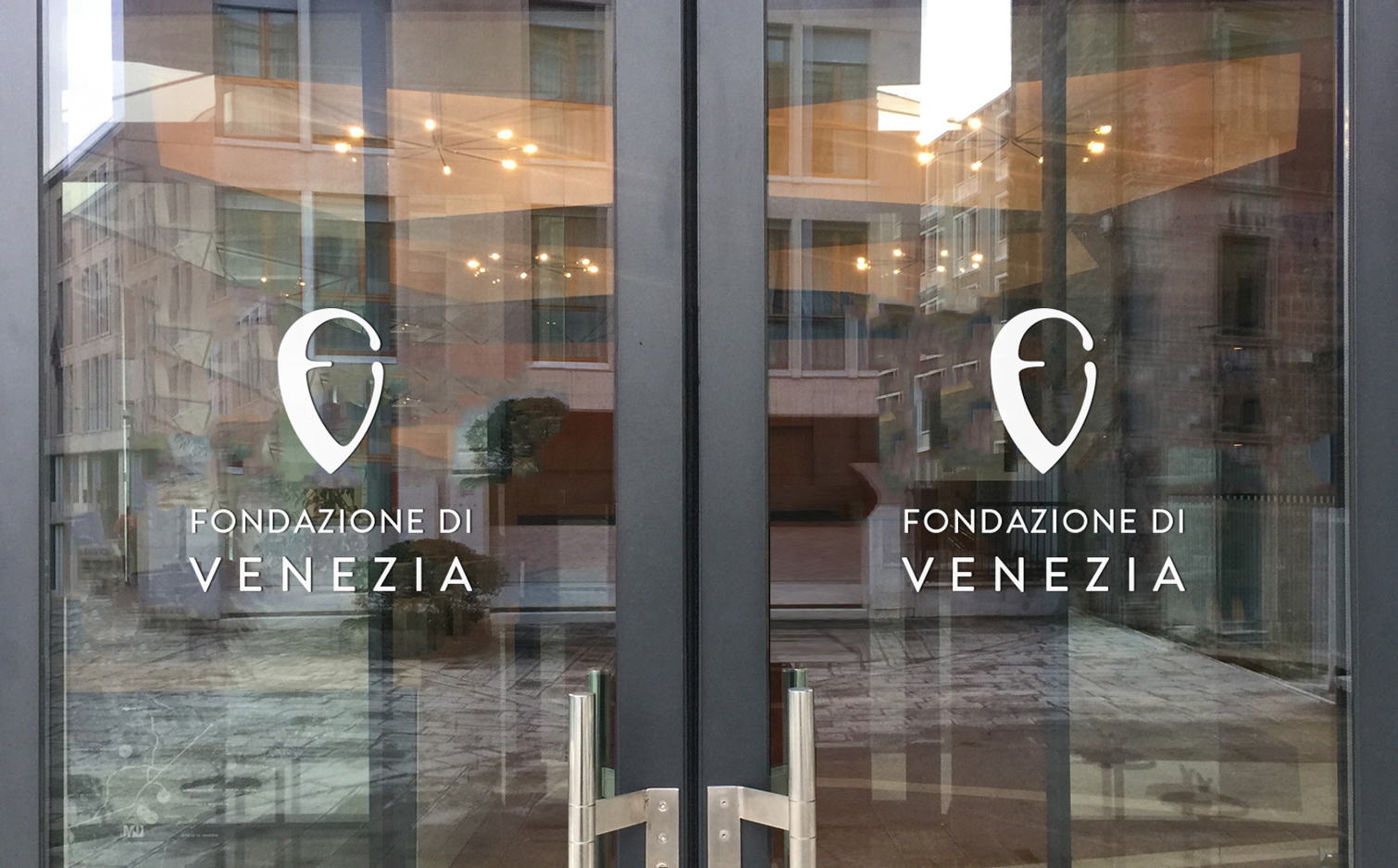 Fondazione di Venezia Vetrofania